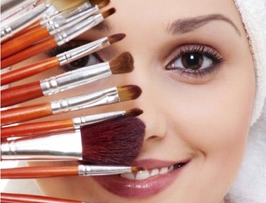 4 Conseils pour maquillage de fête qui vont transformer votre look et réduire les poussées d'acné