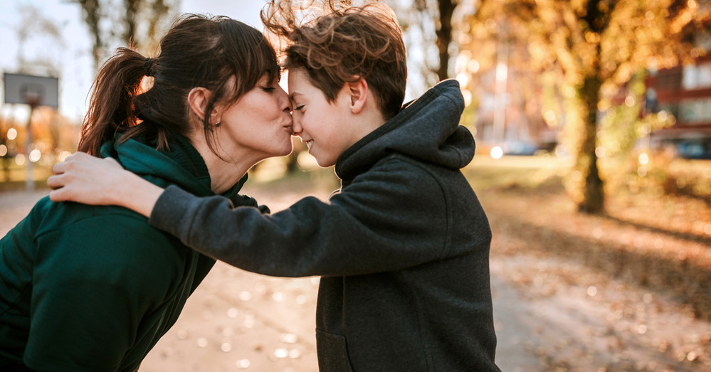 Pour les mamans seulement !  Voici les signes que votre adolescent a besoin d'un traitement contre l'acné.